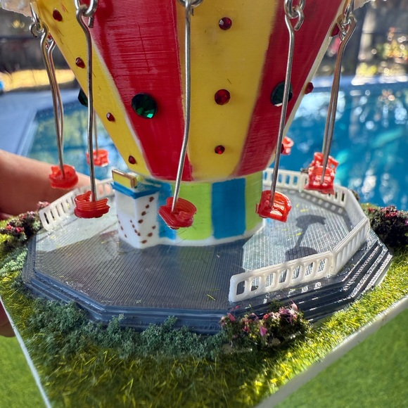 Merry go round Train layout scale N Carnival carousel Chairoplane Amusement ride - Picture 8 of 9